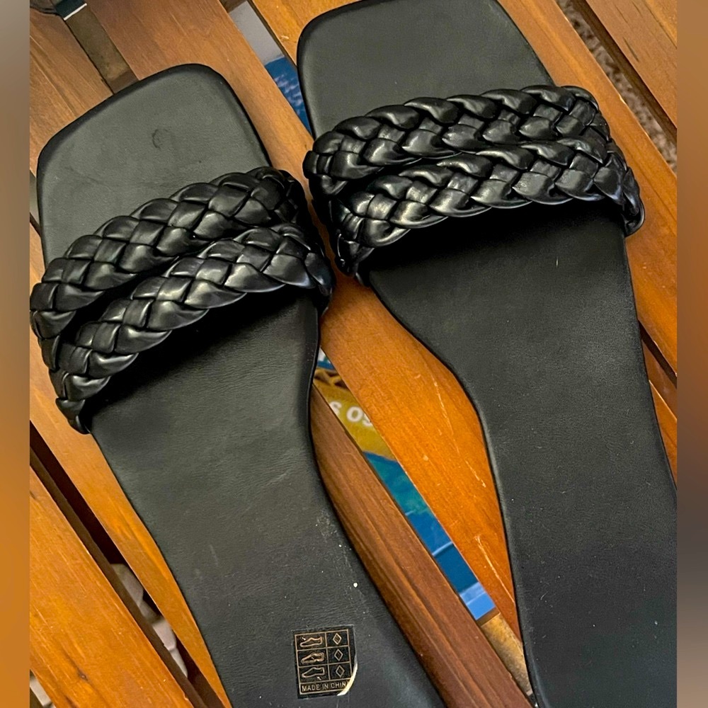 Black braided sandals - Picture 2 of 2